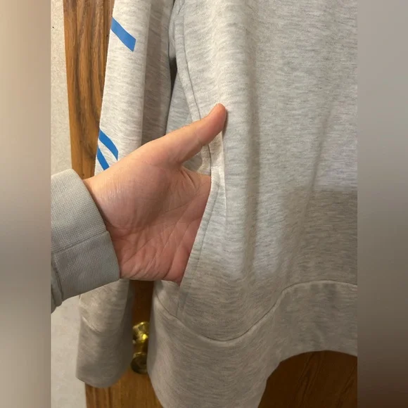 Nike Super Soft Graphic Hoodie - Picture 6 of 7